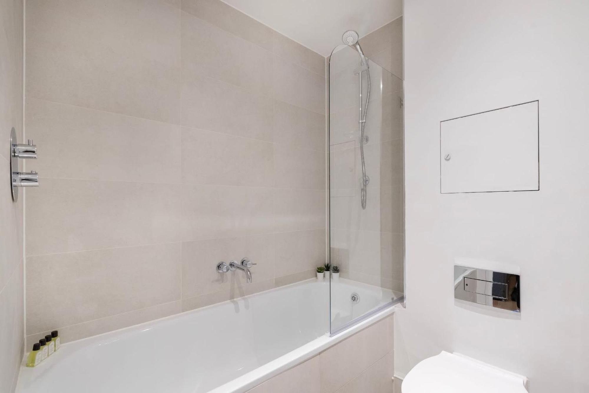 Fitzrovia & Soho - 2Br With Balcony - Cityapartmentstay Londýn Exteriér fotografie