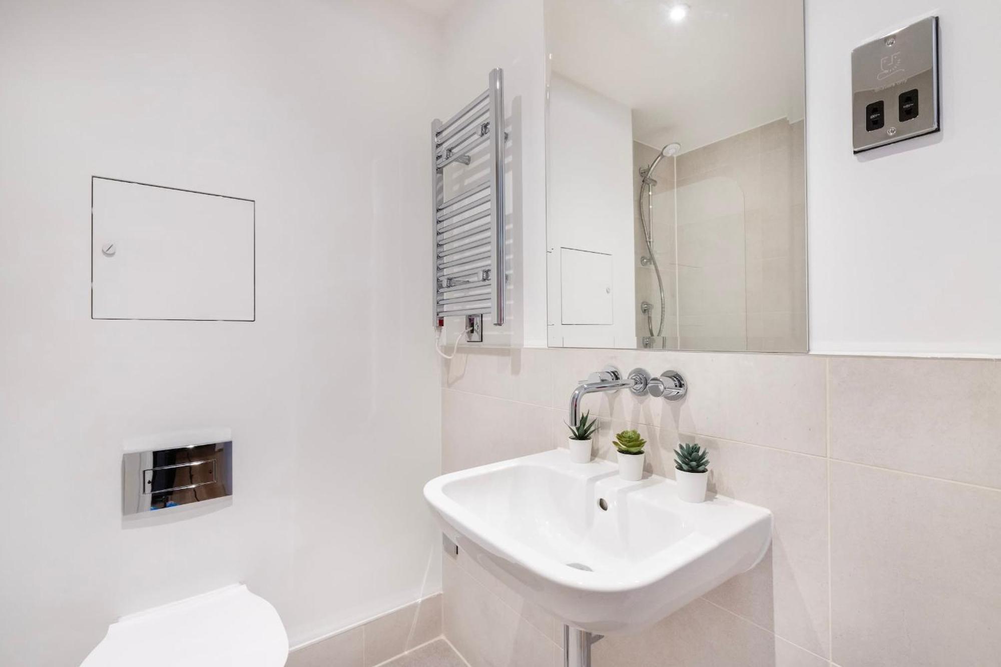 Fitzrovia & Soho - 2Br With Balcony - Cityapartmentstay Londýn Exteriér fotografie