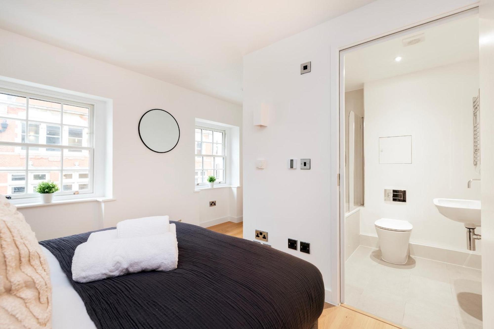 Fitzrovia & Soho - 2Br With Balcony - Cityapartmentstay Londýn Exteriér fotografie