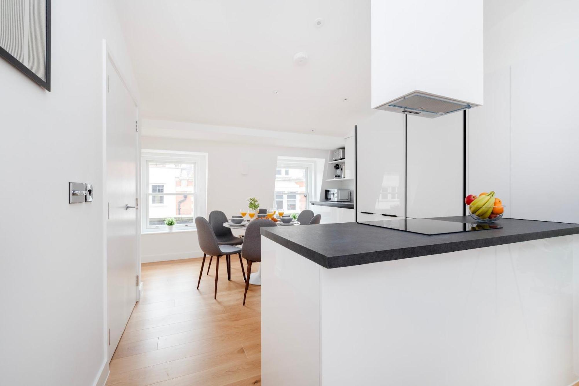 Fitzrovia & Soho - 2Br With Balcony - Cityapartmentstay Londýn Exteriér fotografie