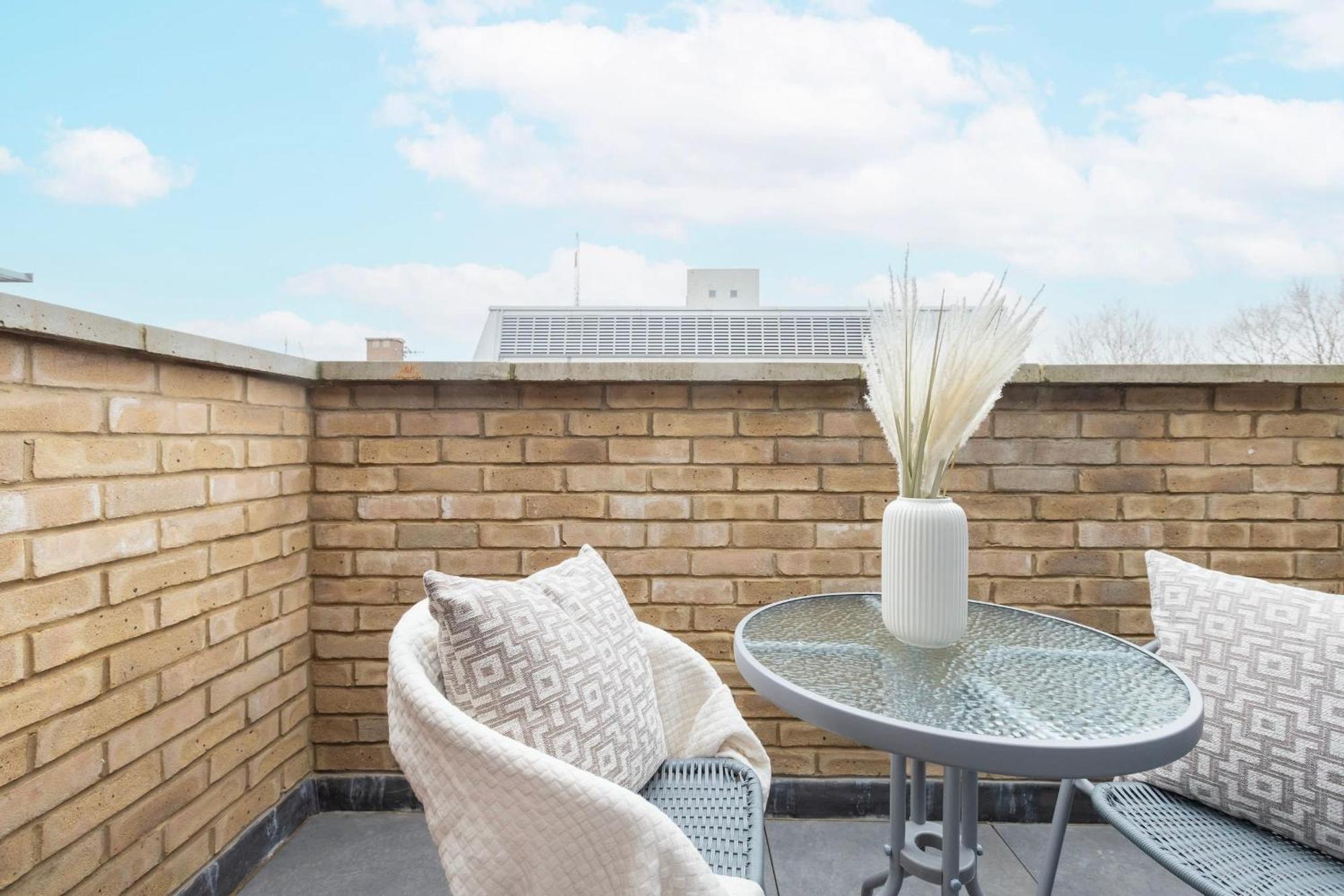 Fitzrovia & Soho - 2Br With Balcony - Cityapartmentstay Londýn Exteriér fotografie
