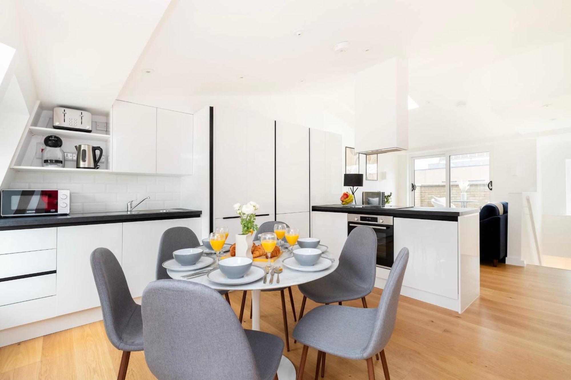 Fitzrovia & Soho - 2Br With Balcony - Cityapartmentstay Londýn Exteriér fotografie